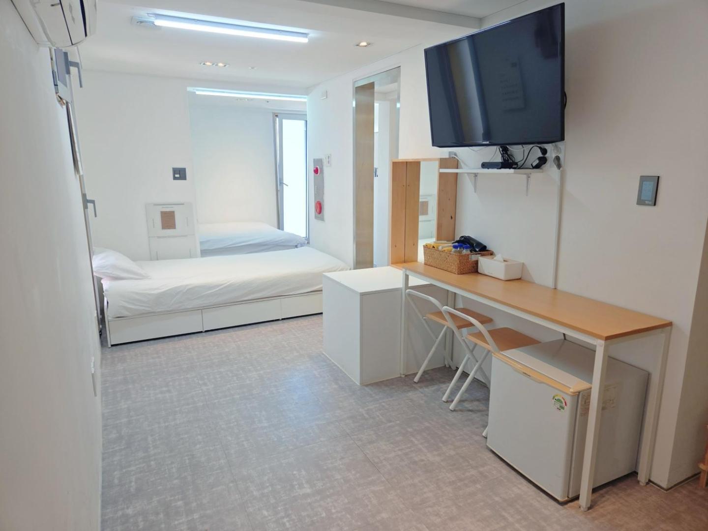 Look Hostel *