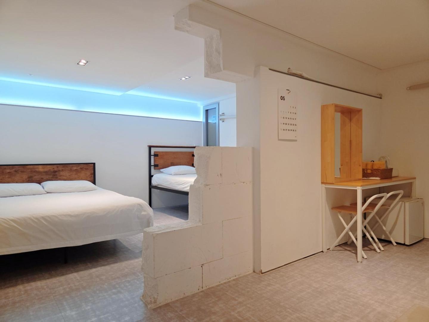 Hostel Look *